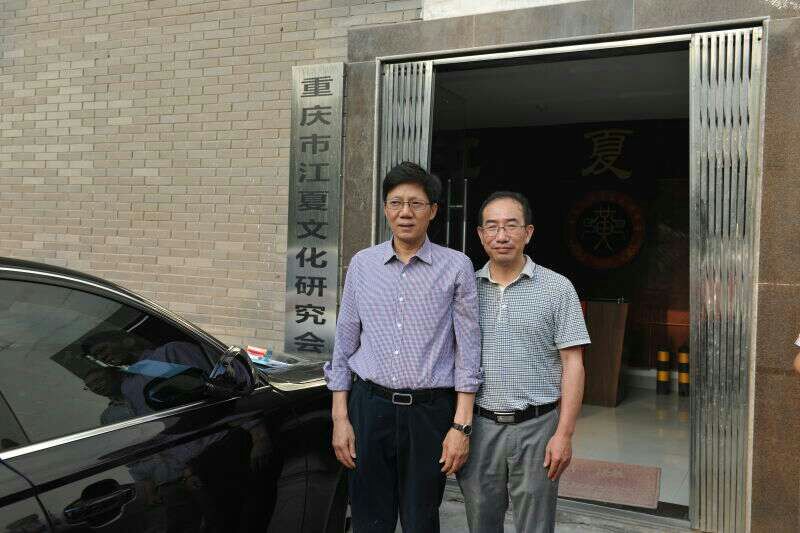 2015年5月14日manbetx万博ios黄炳乐董事长与重庆市工商联黄红云主席亲切合影