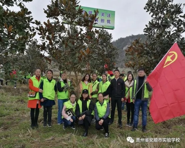教工支部組織參加植樹志愿服務活動